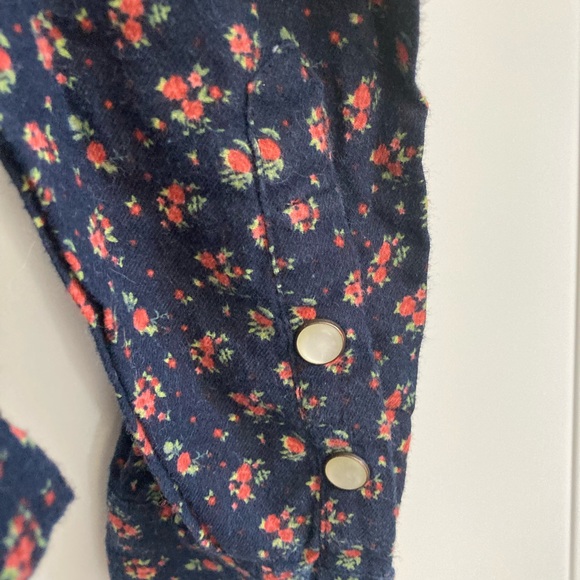 Cute button down - Picture 3 of 4